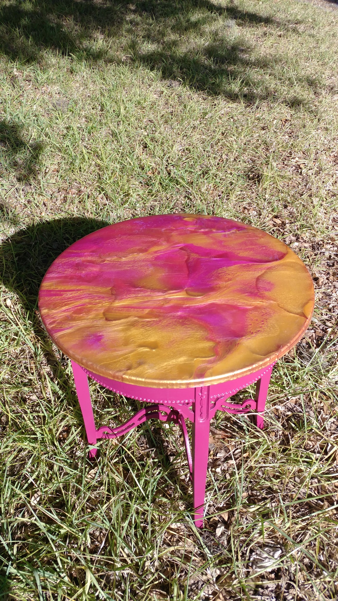 Mesmerizing Table Top Epoxy Pour: Watch Jen Create a Stunning Pink